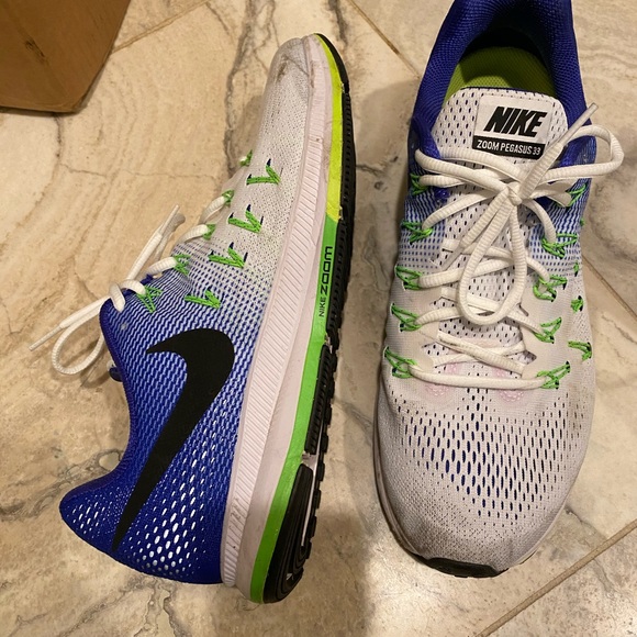 Men Nikes - Picture 3 of 3